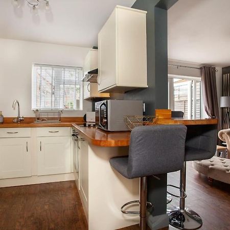 Three Bedroom House, Driveway, Bracknell Centre 外观 照片