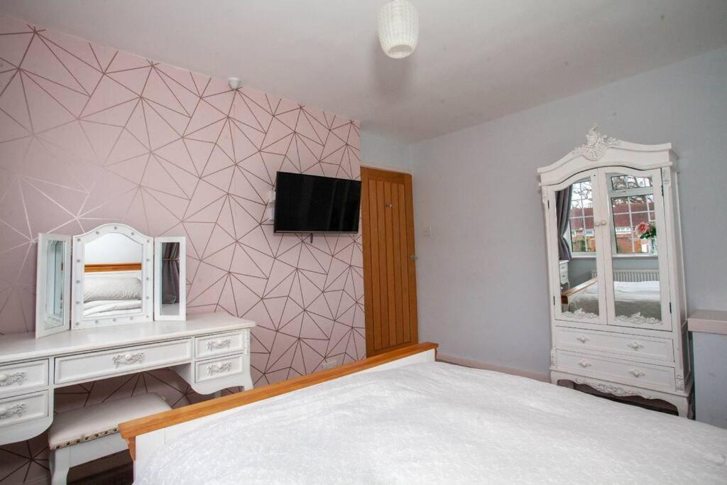Three Bedroom House, Driveway, Bracknell Centre 外观 照片