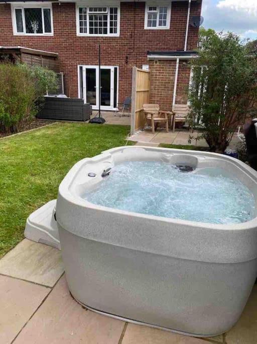 Three Bedroom House, Driveway, Bracknell Centre 外观 照片